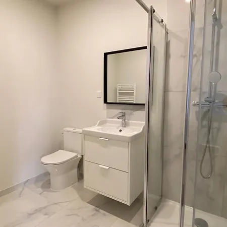Βίλα 3 Chbres, 3 Sdb, Jardin, Calme, Centre *